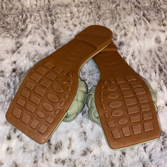 ❗️SOLD❗️
🤎BRAIDED SANDLES🤎💚 - Picture 4 of 5